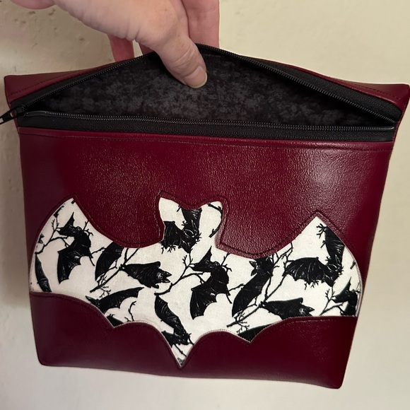 Spooky bat zippered pouch - Picture 2 of 5
